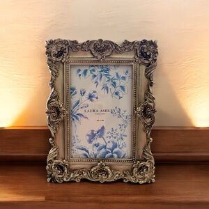 Laura Ashley Vintage-Style Gold Frame for 4”x6” photos